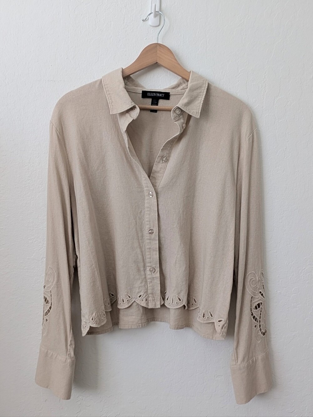 Ellen Tracy Sand/Biege Cutwork Cropped Button-Down Shirt Size M